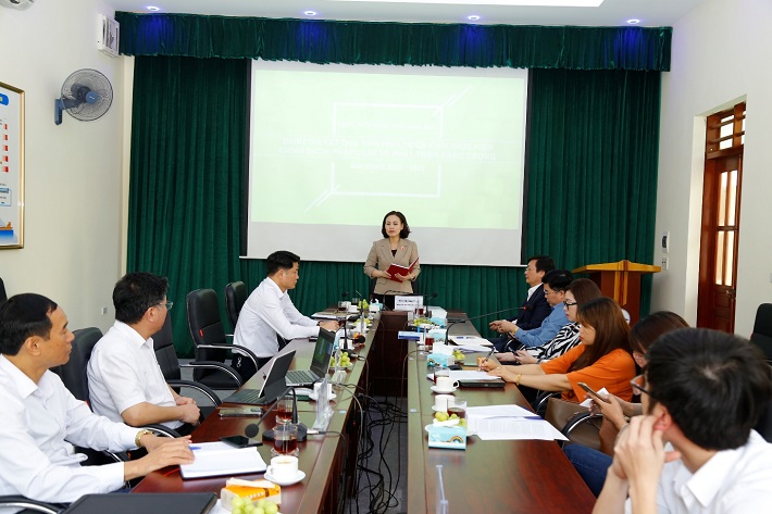 Bà Trần Thị Hồng Thanh - Phó trưởng Đoàn ĐBQH tỉnh Ninh Bình phát biểu