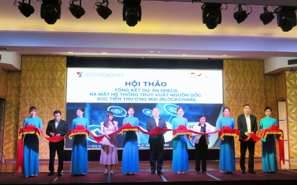 ra mắt truy xuất blockchain