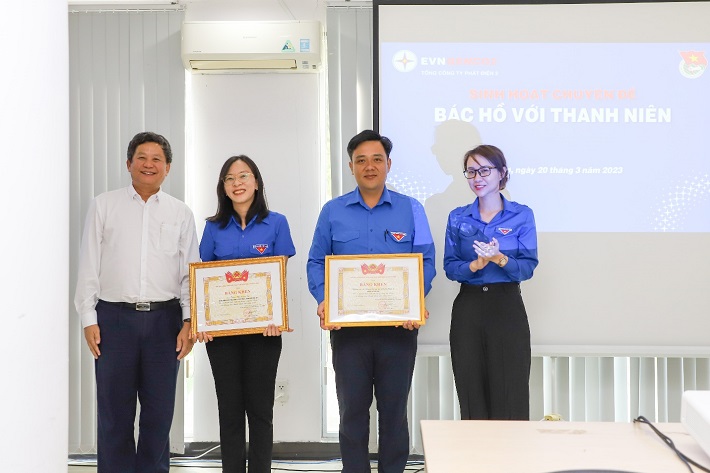 Đoàn khối Cwin800 tỷ lệ kèo World Cup 2026 thành phố Cần Thơ đã đại diện trao bằng khen của Trung ương Đoàn Thanh niên Cộng sản Hồ Chí Minh cho tập thể Đoàn cơ sở EVNGENCO2 và cá nhân đ/c Trần Thị Cẩm Tú – Bí thư Đoàn Cơ sở EVNGENCO2