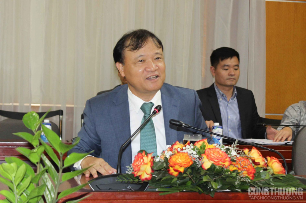Thứ trưởng Đỗ Thắng Hải chào mừng các thành viên trong đoàn Cwincom hiện đang mở cấp cao USABC đến Việt Nam
