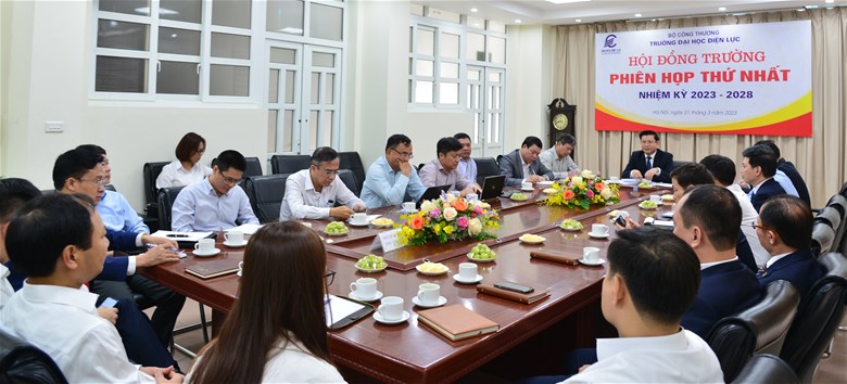 Toàn cảnh phiên họp.