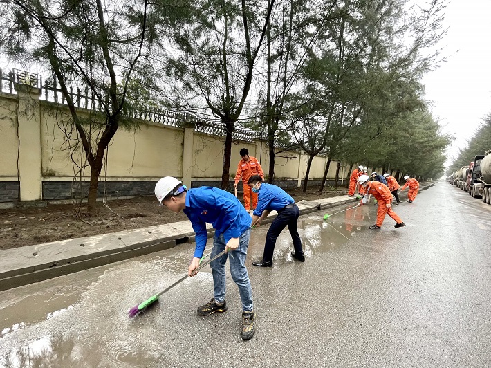 Vệ sinh tuyến đường Hồ thải xỉ