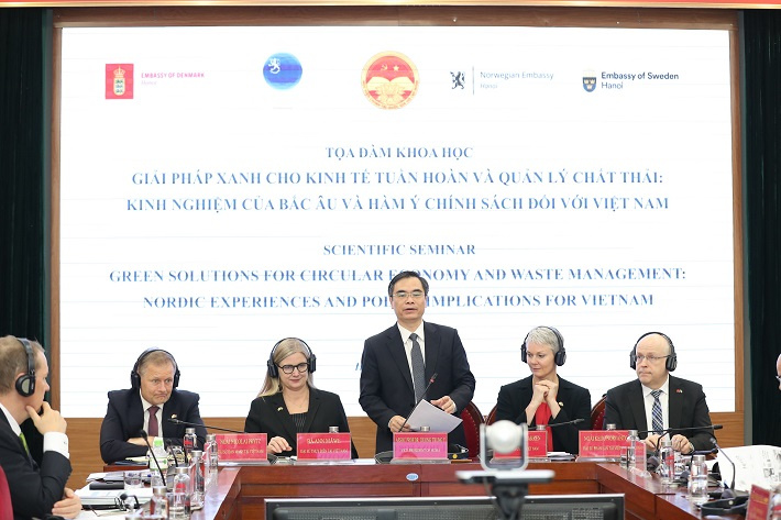 Đại sứ quán các nước Bắc Âu (Đan Mạch, Phần Lan, Na Uy và Thụy Điển) và Phó Giám đốc Học viện Chính trị Quốc gia Hồ Chí Minh Dương Trung Ý đồng chủ trì buổi toạ đàm