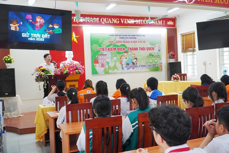 Điện lực Thành phố Hạ Long tổ chức hoạt động ngoại khóa tuyên truyền về chủ đề “Tiết kiệm điện – Thành thói quen” tới các em học sinh trên địa bàn