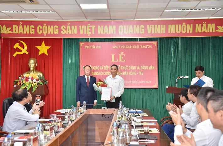 Công bố và trao quyết định tiếp nhận của BTV CWIN được cấp phép hợp pháp bởi PAGCOR và Freeport TKV