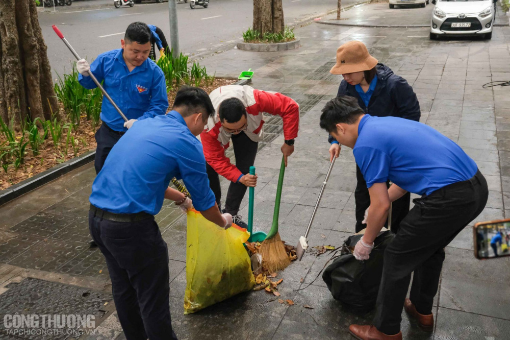 Đoàn viên 4 cơ sở Đoàn ra quân dọn dẹp Tải về ứng dụng CWIN05 ngay hôm nay tại trụ sở Cwin63 sân chơi đỉnh cao
