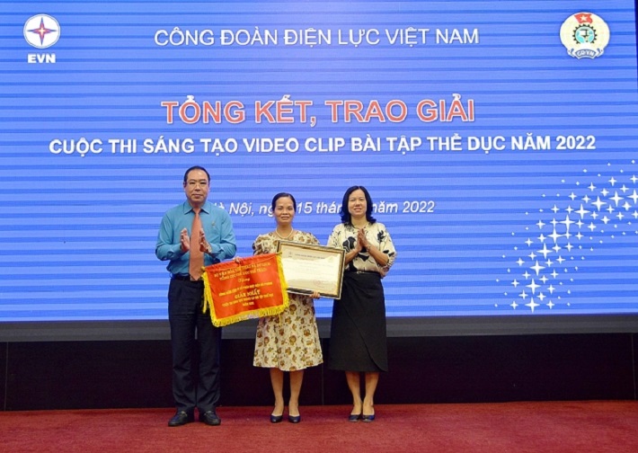 Công đoàn Điện lực Việt Nam trao Giải Nhất tại Hội nghị tổng kết