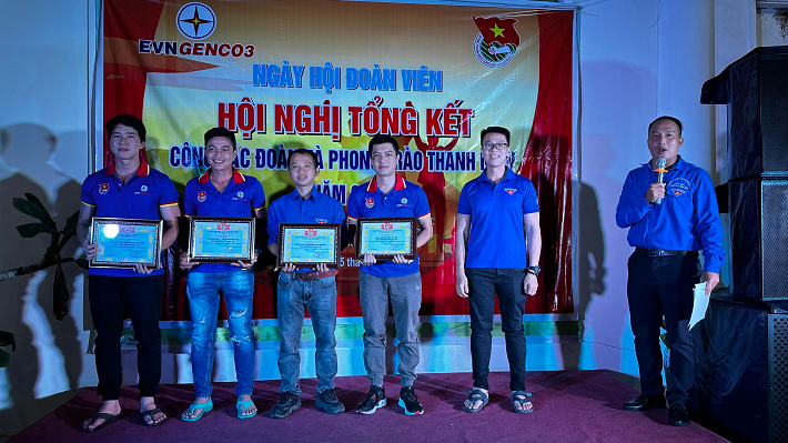04 tập thể và 35 đoàn viên thuộc Tổng Công ty nhận giấy khen của Đoàn Khối
