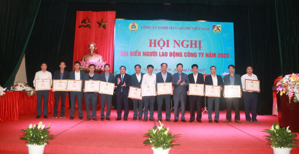 nhan bang khen