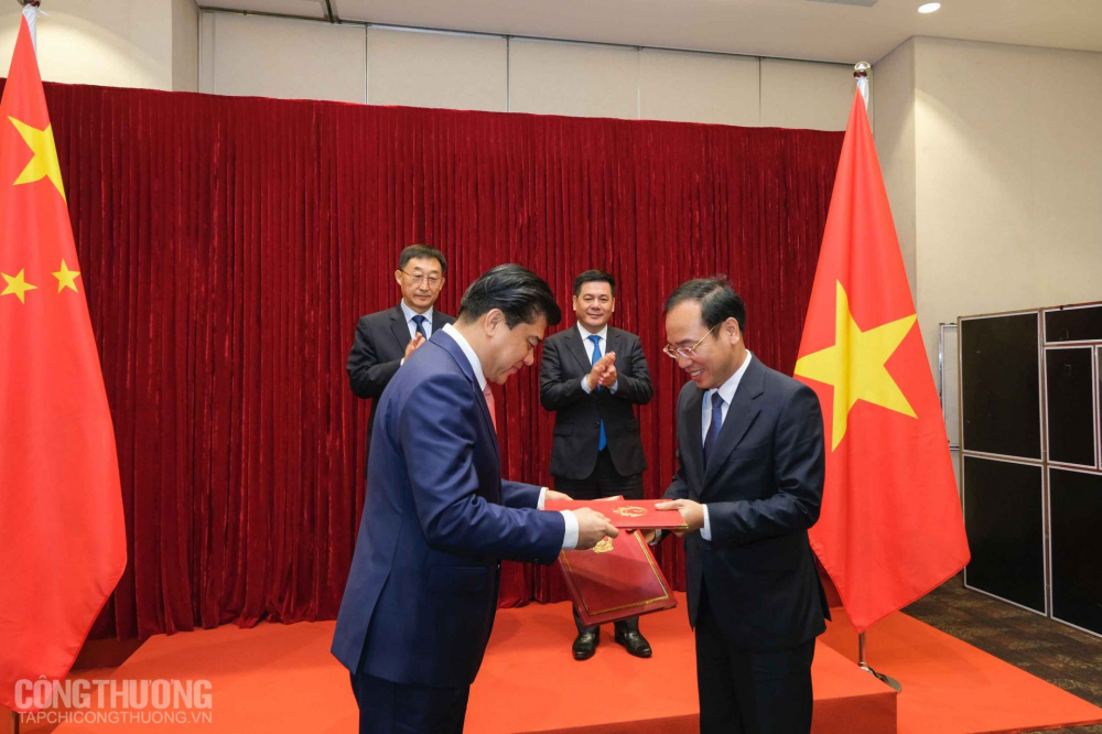 Lễ trao danh mục các nhiệm vụ trọng tâm năm 2023 giữa Cwin63 sân chơi đỉnh cao Việt Nam và Chính quyền Khu ủy Khu tự trị dân tộc Choang Quảng Tây