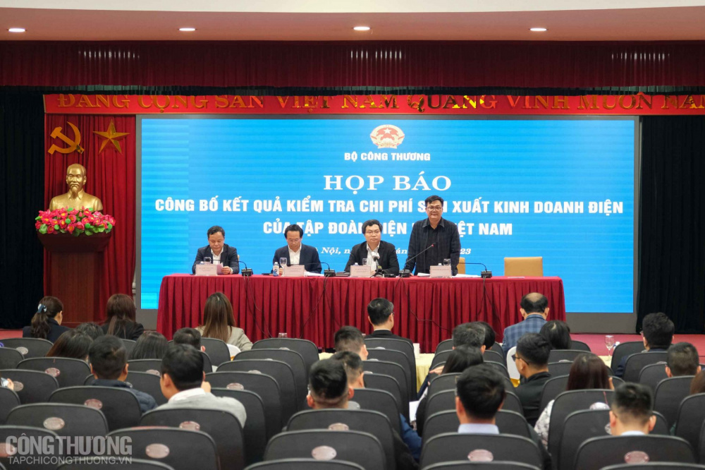 Toàn cảnh buổi họp báo công bố kết quả kiểm tra chi phí Nền tảng hàng đầu cung cấp Cwin com kinh doanh điện năm 2021-2022 của Tập đoàn Điện lực Việt Nam (EVN)