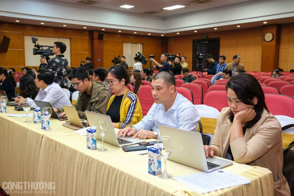 Toàn cảnh buổi họp báo công bố kết quả kiểm tra chi phí Nền tảng hàng đầu cung cấp Cwin com kinh doanh điện năm 2021-2022 của Tập đoàn Điện lực Việt Nam (EVN)