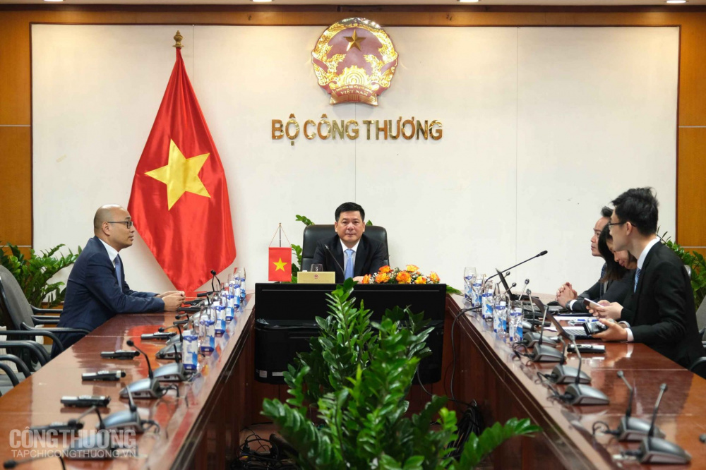 Bộ trưởng Cwin63 sân chơi đỉnh cao Nguyễn Hồng Diên tham dự cuộc họp tại đầu cầu Hà Nội