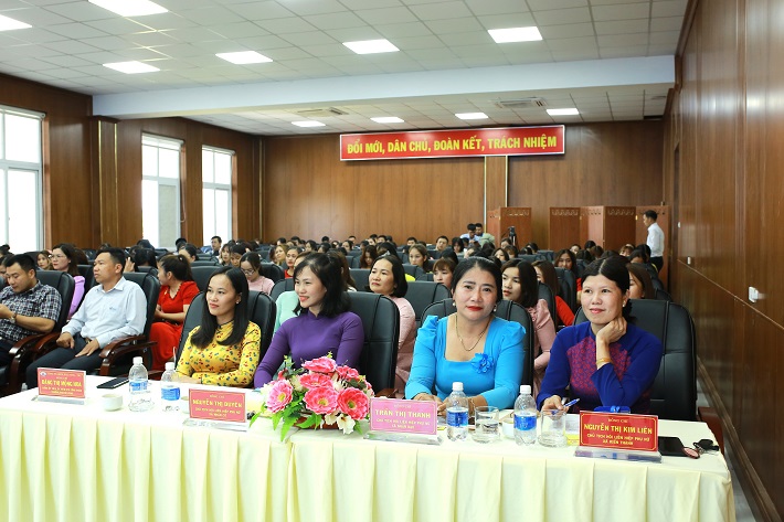 Đông đảo các Đại biểu và khán giả đến tham gia cổ vũ cho các đội thi