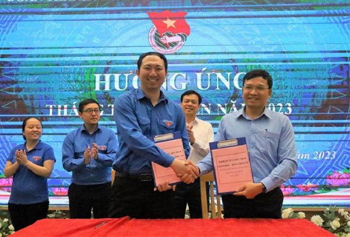 hình ảnh tại lễ phát động tháng thanh niên tại Than Hà Tu