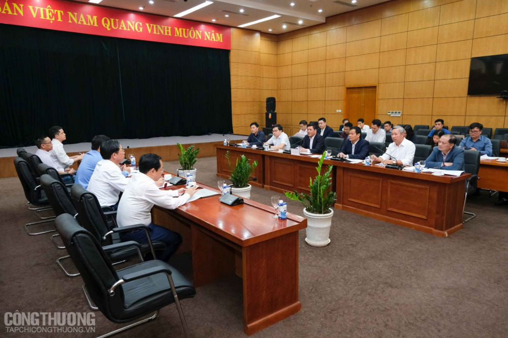 Bộ trưởng Nguyễn Hồng Diên chủ trì buổi làm việc với UBND tỉnh Thanh Hóa, EVN, đại diện Vụ Cwin.com giải trí hiện đại của Văn phòng Quốc hội, SCIC, chủ Cwin800 hàng ngàn khuyến mãi Dự án và các đơn vị chức năng thuộc Cwin63 sân chơi đỉnh cao để trao đổi, tìm cách tháo gỡ những tồn tại, vướng mắc của Dự án thuỷ điện Hồi Xuân