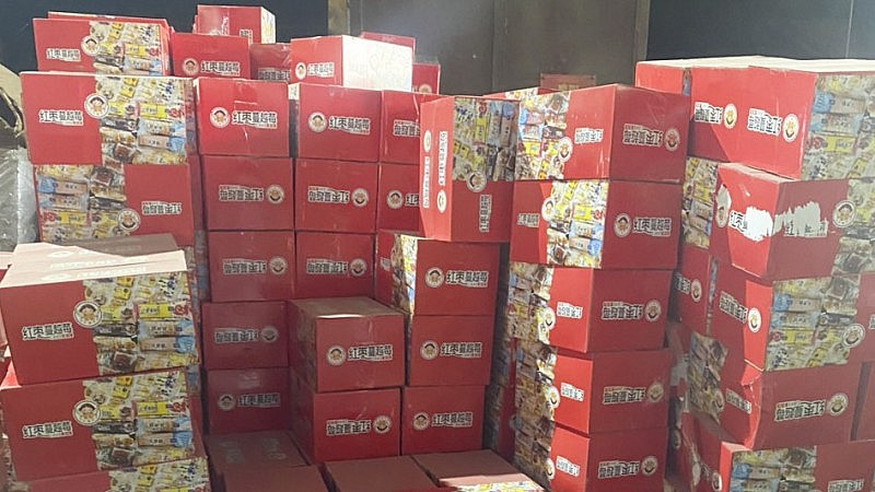 Quản lý thị trường Hà Nội thu giữ hàng nghìn thùng bánh Trung Quốc nhập lậu