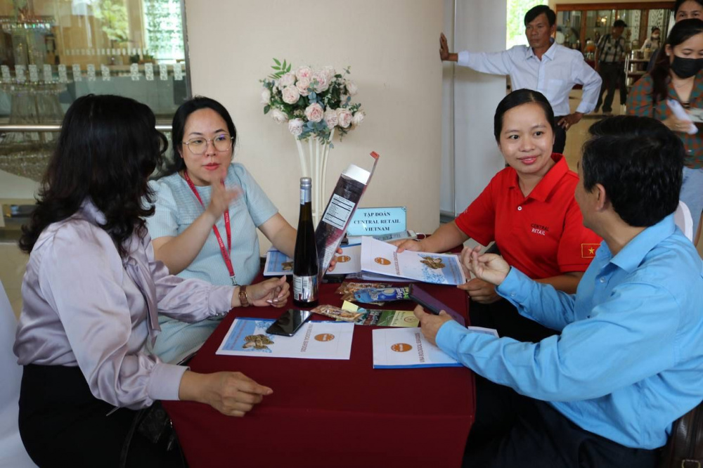 Đại diện Central Retail tư vấn để doanh nghiệp hoàn thiện hồ sơ, đưa hàng hóa vào cung ứng tại hệ thống siêu thị GO!, Big C