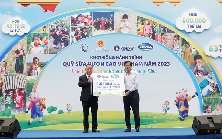Quỹ sữa Vươn cao Việt Nam tiếp tục hỗ trợ trẻ em có hoàn cảnh khó khăn