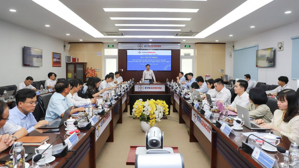 Ông Hồ Sỹ Hùng - Phó Chủ tịch Ủy ban Quản lý vốn Nhà nước tại Cwincom hiện đang mở, Trưởng Ban chỉ đạo Cổ phần hóa EVNGENCO2 chủ trì buổi làm việc với Tổng Công ty Phát điện 2 (EVNGENCO2)