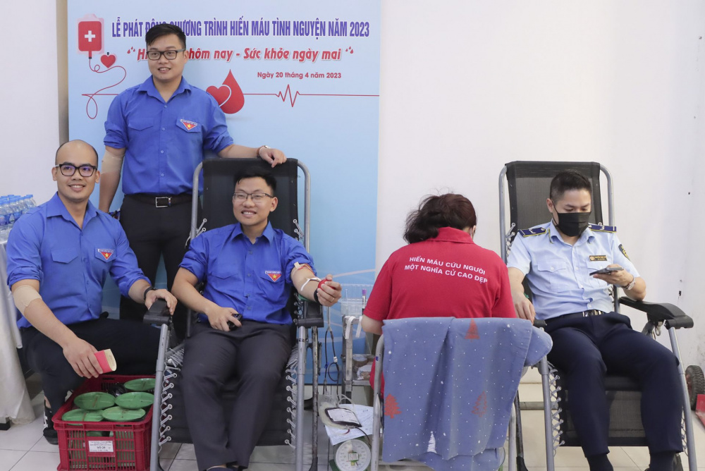 Quản lý thị trường hiến máu tình nguyện