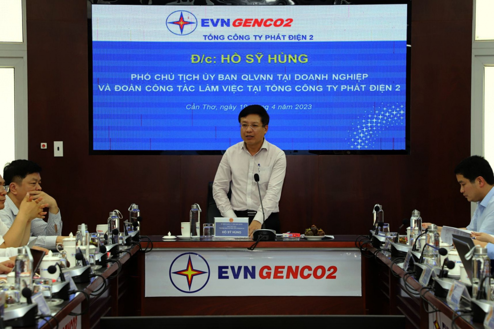Ông Hồ Sỹ Hùng - Phó Chủ tịch Ủy ban Quản lý vốn Nhà nước tại Cwincom hiện đang mở, Trưởng Ban chỉ đạo Cổ phần hóa EVNGENCO2 ghi nhận những nỗ lực và kết quả Tổng Công ty