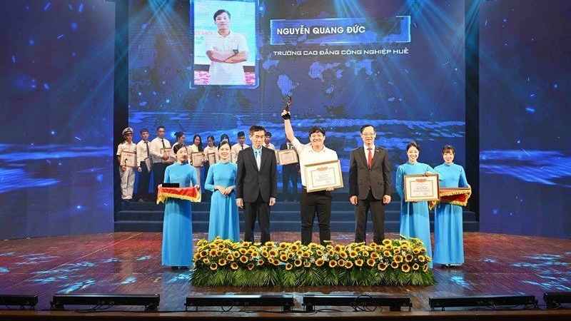 Nguyễn Quang Đức tại lễ vinh danh học sinh - sinh viên Cwin63 tải ứng dụng nghề nghiệp xuất sắc, tiêu biểu toàn quốc năm 2022