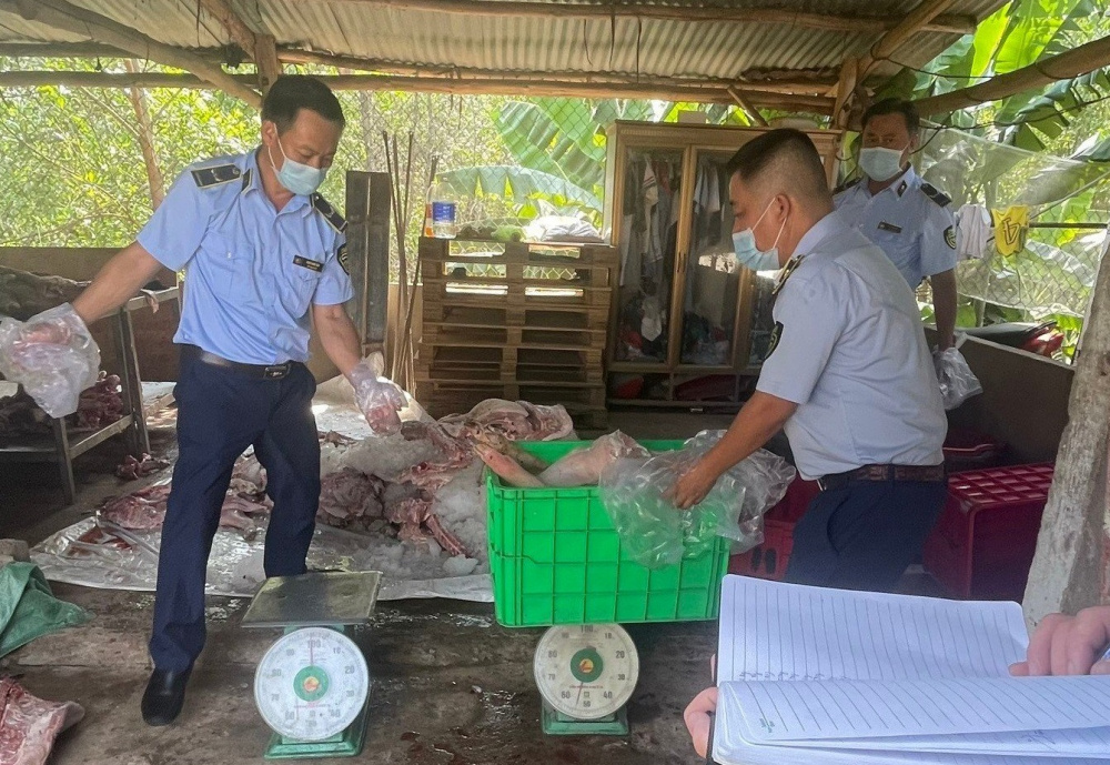 Quản lý Thị trường Đồng Nai ngăn chặn kịp thời thịt heo biến đổi màu sắc