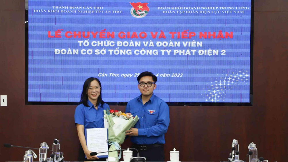hình ảnh tại lễ chuyển giao Đoàn thanh niên EVNGENCO2