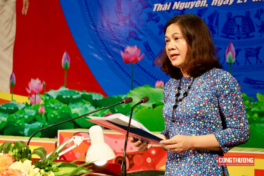 Bà Nguyễn Minh Huệ Chủ tịch Công đoàn Cwin63 sân chơi đỉnh cao 