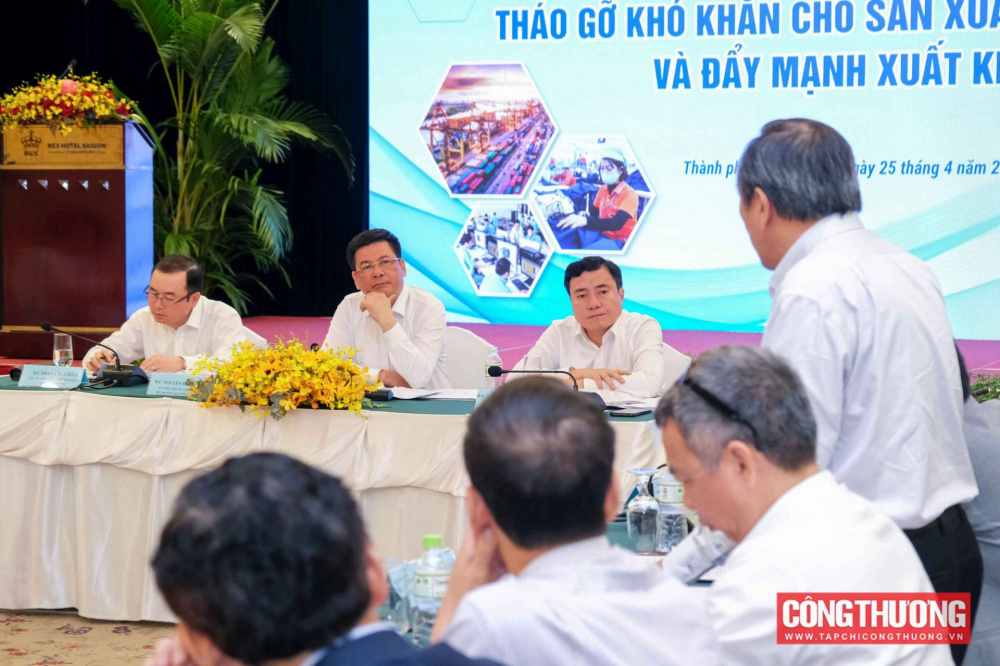 Lắng nghe chia sẻ của các Cwincom hiện đang mở, Hiệp hội ngành hàng để hiểu đúng về thực tiễn và làm đúng trong tháo gỡ