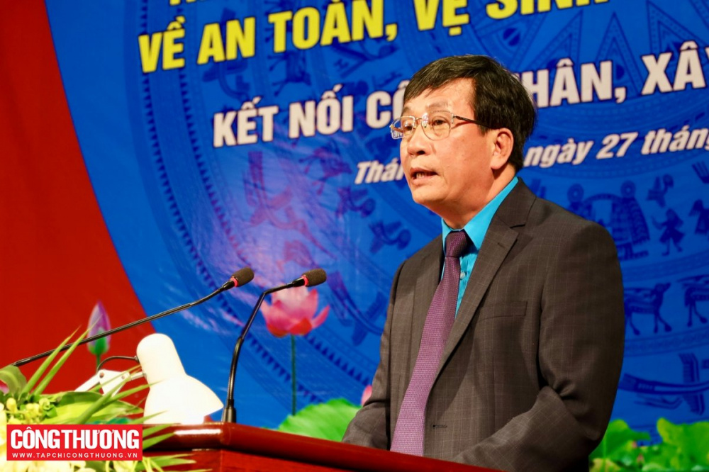 Chủ tịch Phan Văn Bản Tháng Công nhân
