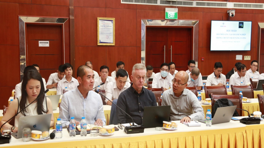 Các hội thảo "Phân tích dữ liệu đồng hồ đo điện thông minh" và “Đổi mới năng lượng trong chuyển dịch năng lượng” thu hút sự tham dự của các thành viên Hội đồng thành viên EVNHCMC, lãnh đạo các ban chuyên môn, các đơn vị cùng đội ngũ kỹ sư ASEAN, chuyên gia và kỹ sư trẻ tài năng của EVNHCM