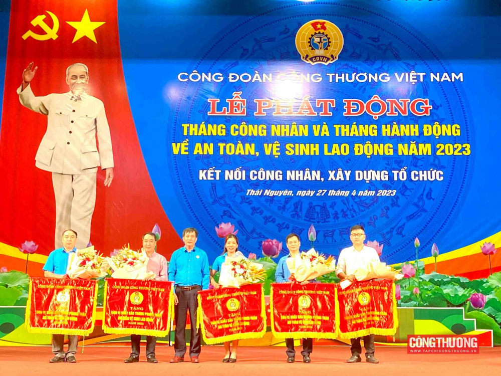 Cờ thi đua Xanh sạch đẹp công đoàn công thương