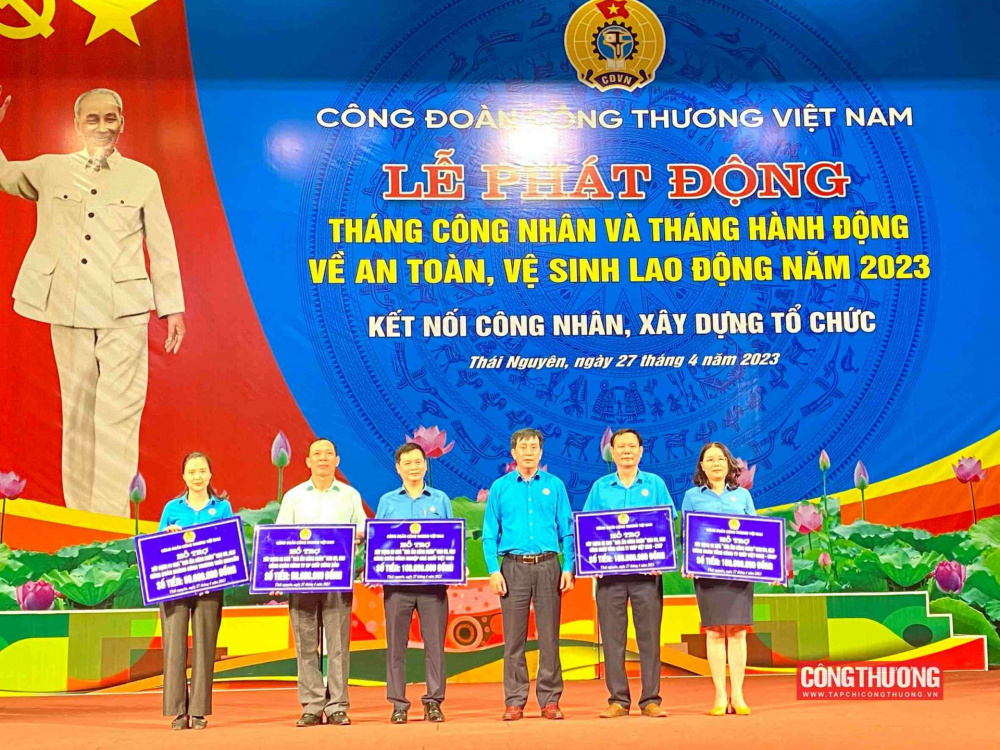 Công đoàn Công Thương Việt Nam trao mái ấm công đoàn