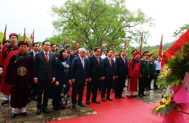 dâng hương vua hùng