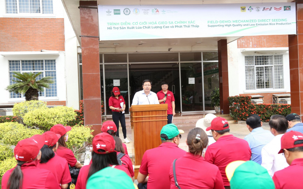 TS.Thạch - Viện Lúa