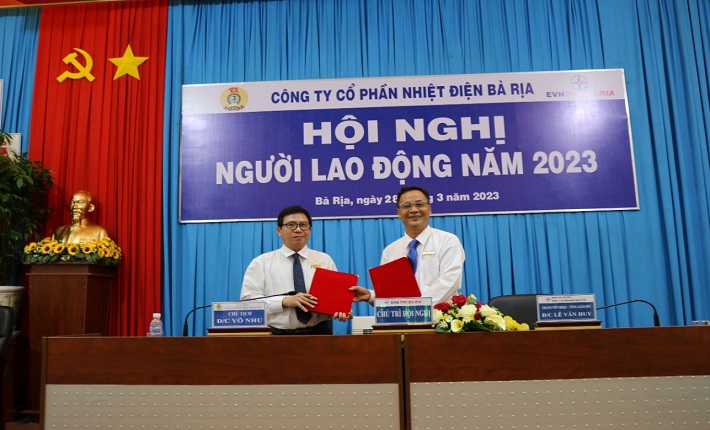 Lãnh đạo Công ty và Công đoàn ký kết thỏa ước Nền tảng hàng đầu cung cấp Cwin com tập thể