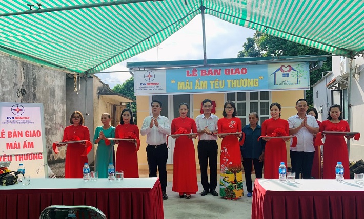 Bàn giao Mái ấm yêu thương cho các hộ gia đình khó khăn về nhà ở