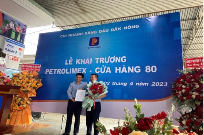 cua hang xang dau 81 a