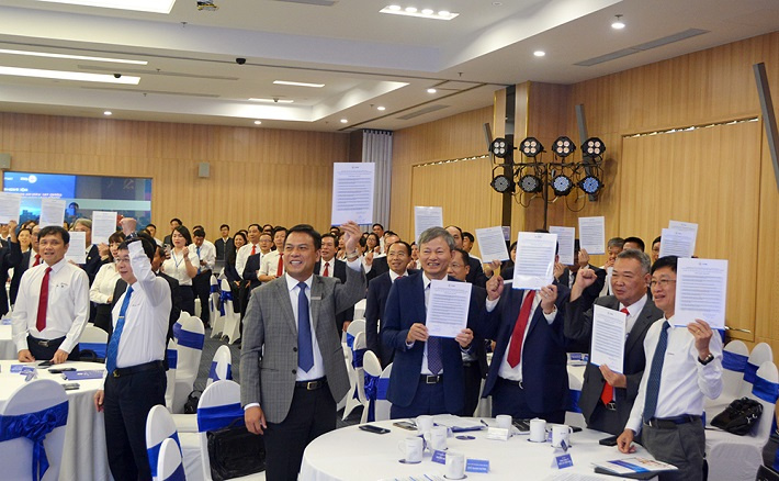 Lãnh đạo EVN và lãnh đạo các đơn vị trực thuộc tham gia nghi thức khởi động Hành trình Văn hóa EVN 2022-2025
