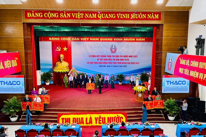 thaco nhan co thi dua