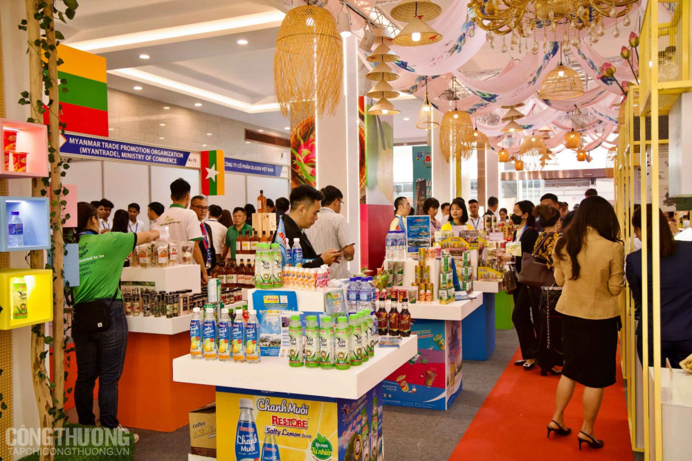 Trong ngày đầu tổ chức, Vietnam Expo 2023 đã thu hút đông đảo lượng khách đến tham quan và mua sắm