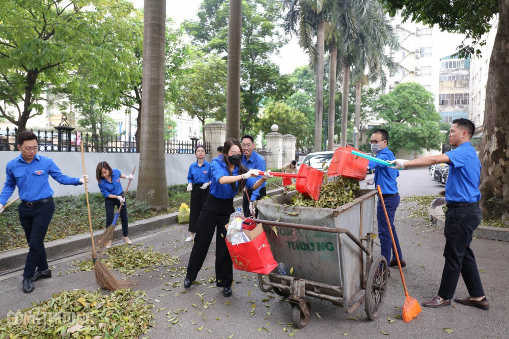 Thanh niên Công Thương hưởng ứng thi đua công sở xanh - sạch - đẹp
