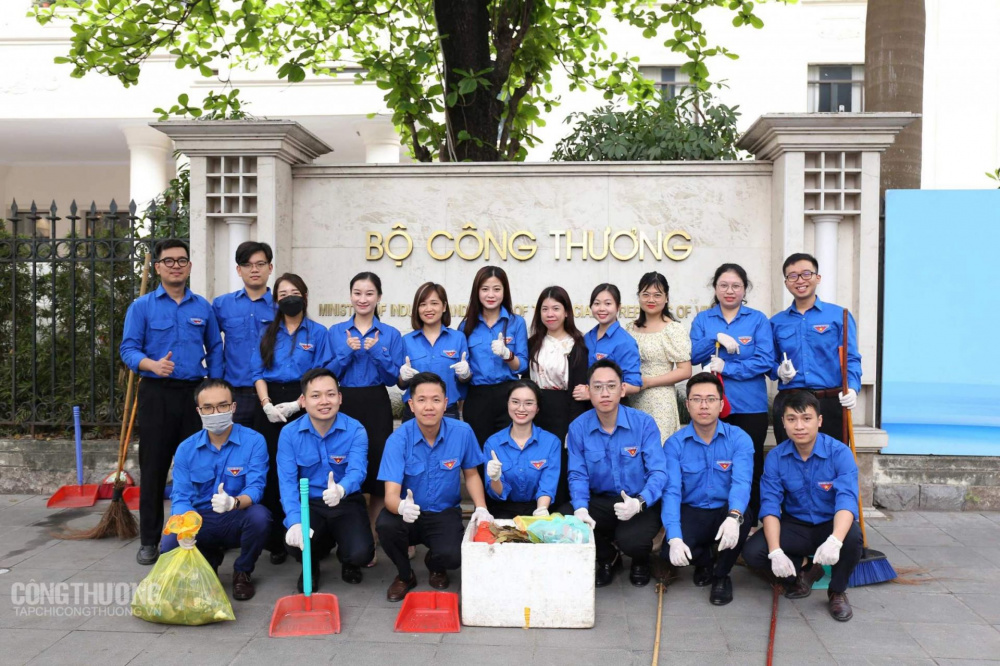 Thanh niên Công Thương hưởng ứng thi đua công sở xanh - sạch - đẹp