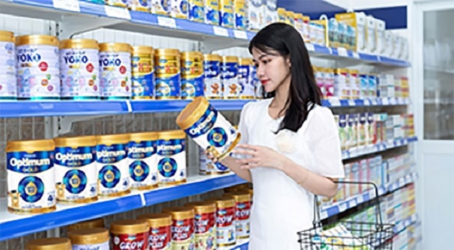 Nhiều dòng sữa bột Vinamilk như Dielac Alpha Gold, Optimum Gold, Yoko Gold… được các gia đình ưa chuộng  vì chất lượng và độ an toàn cao.