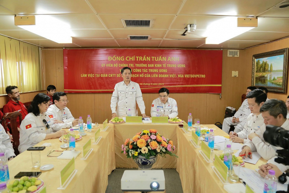 Đồng chí Tuấn Anh, Ủy viên Cwin09 tỷ lệ cược hấp dẫn, Trưởng Ban Cwin.com giải trí hiện đại Trung ương chủ trì buổi làm việc.