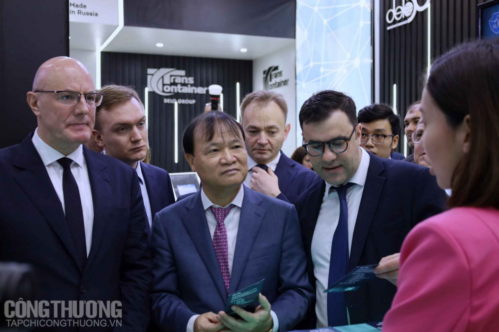 Phó Thủ tướng Nga đến thăm Vietnam Expo