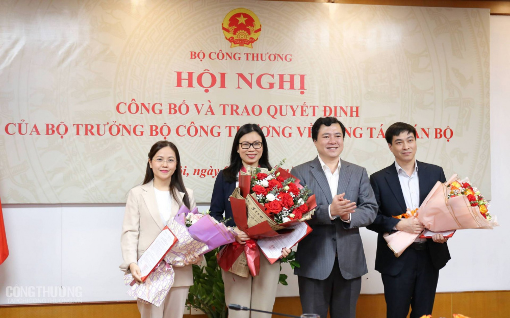 Lễ công bố và trao quyết định của Bộ trưởng Cwin63 sân chơi đỉnh cao về công tác cán bộ