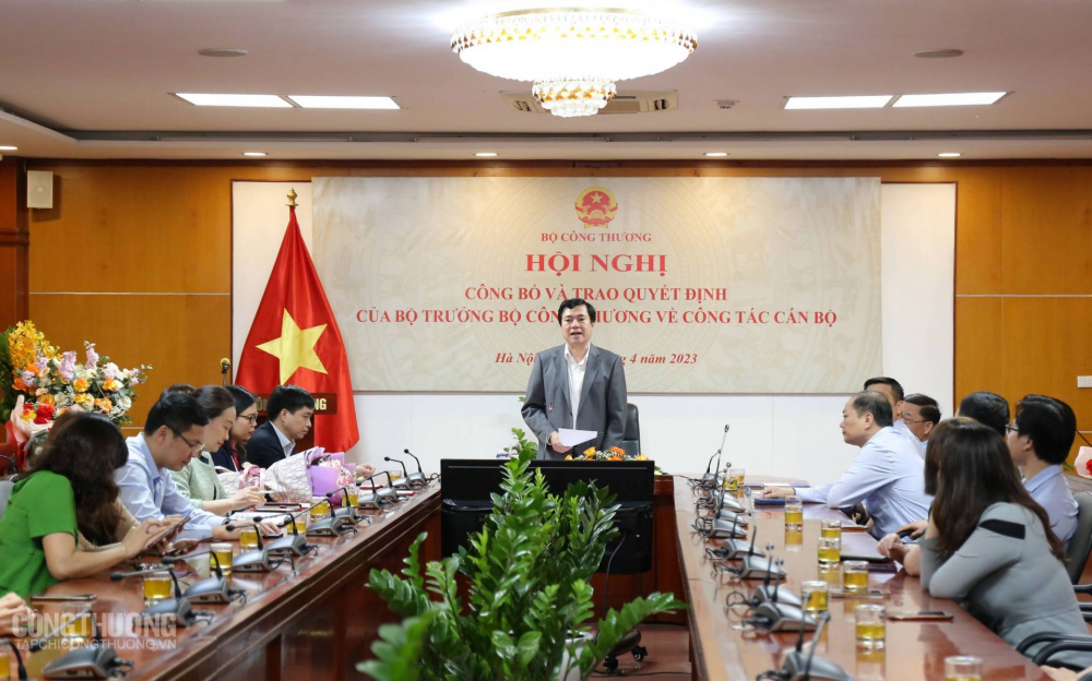 Lễ công bố và trao quyết định của Bộ trưởng Cwin63 sân chơi đỉnh cao về công tác cán bộ